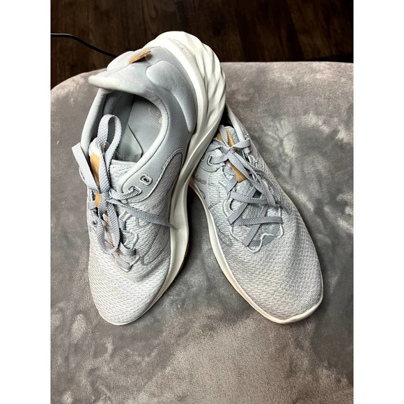 New Balance Running Shoes Roav‎ Gray White Low Top Women's 11 Athletic Comfort - Picture 1 of 10